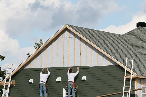 Professional Emergency Siding Repair technician working in Balm, FL